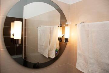 Фото номера Двухместный номер «Комфорт» с 1 кроватью Отель Hotel Cristian г. Afumaţi 17
