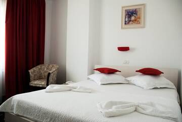 Фото номера Двухместный номер «Комфорт» с 1 кроватью Отель Hotel Cristian г. Afumaţi 14